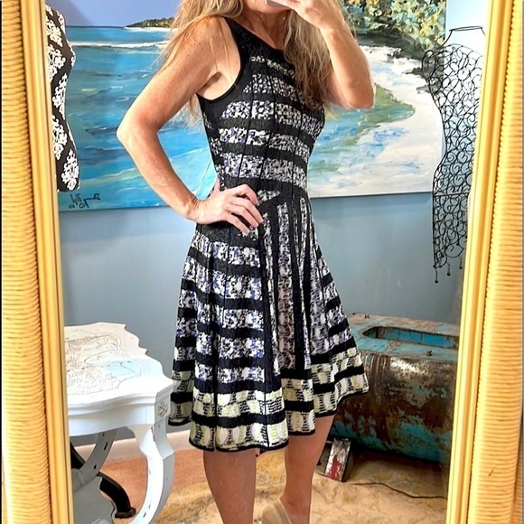 ⭐️Nic & Zoe,Classic Style Fit & Flare, Gorgeous Silhouette Design,EUC, MSRP $228 - Picture 12 of 16